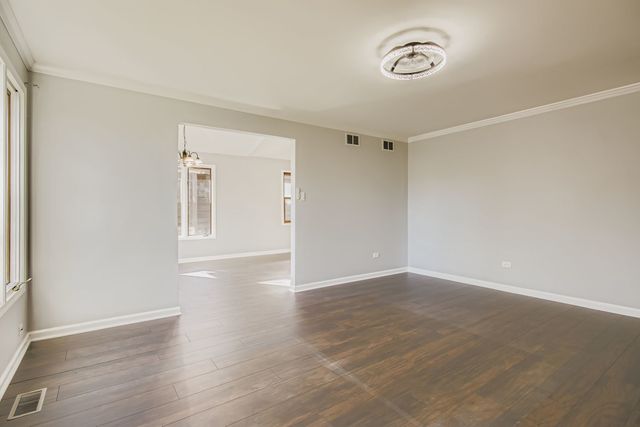 16042 Forest Avenue, Oak Forest, IL 60452