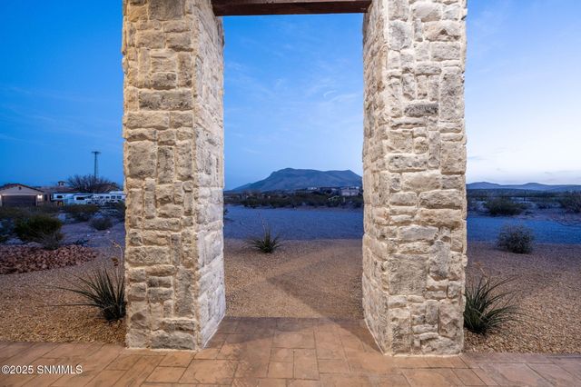 46 Springfield Court, Las Cruces, NM 88007