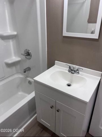 1144 S Main Street, Carthage, MO 64836