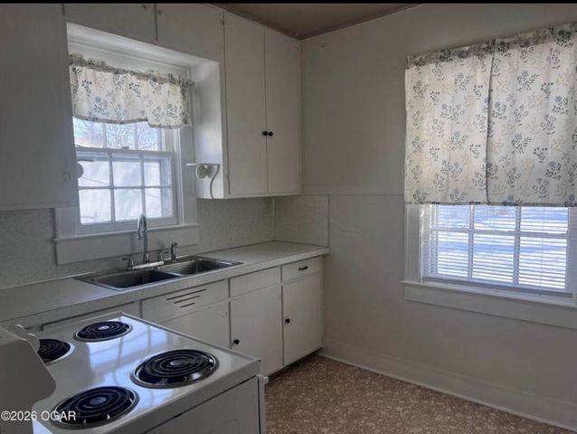 1144 S Main Street, Carthage, MO 64836