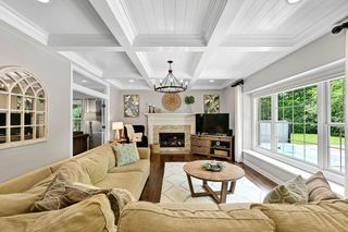 13530 W Edgewood COURT, New Berlin, WI 53151