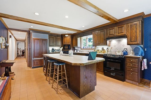 167 Llewellyn Drive, Westfield, MA 01085