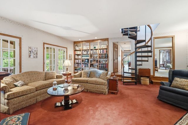 167 Llewellyn Drive, Westfield, MA 01085