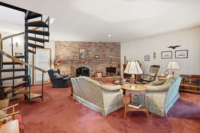 167 Llewellyn Drive, Westfield, MA 01085