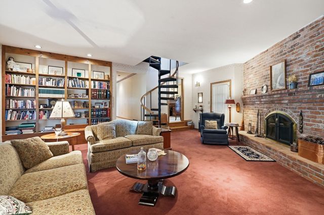 167 Llewellyn Drive, Westfield, MA 01085