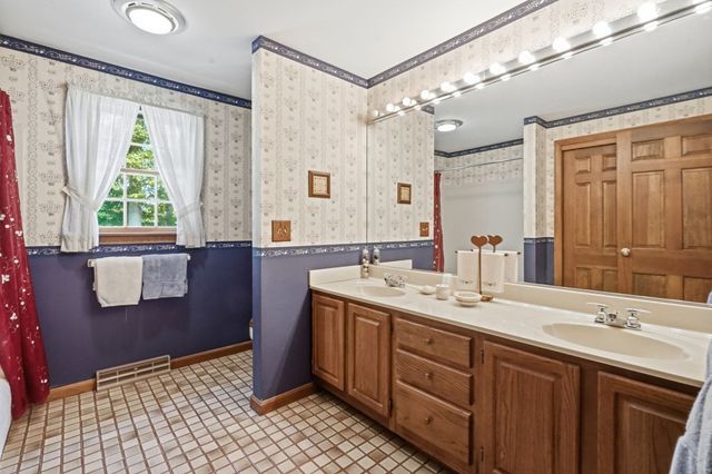 167 Llewellyn Drive, Westfield, MA 01085