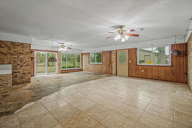 4473 Fm 2518 Road, Cleveland, TX 77327