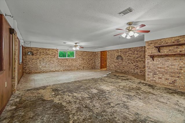 4473 Fm 2518 Road, Cleveland, TX 77327