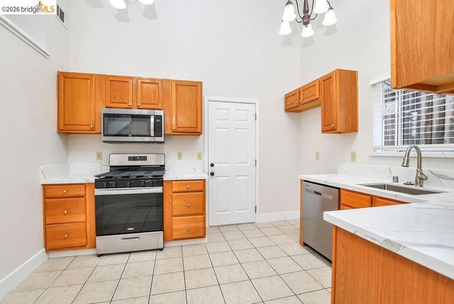 833 Oakwood Way, Oakley, CA 94561