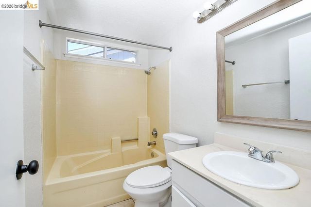 833 Oakwood Way, Oakley, CA 94561