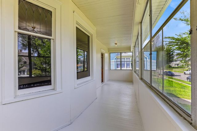 884 Iglehart Avenue, Saint Paul, MN 55104