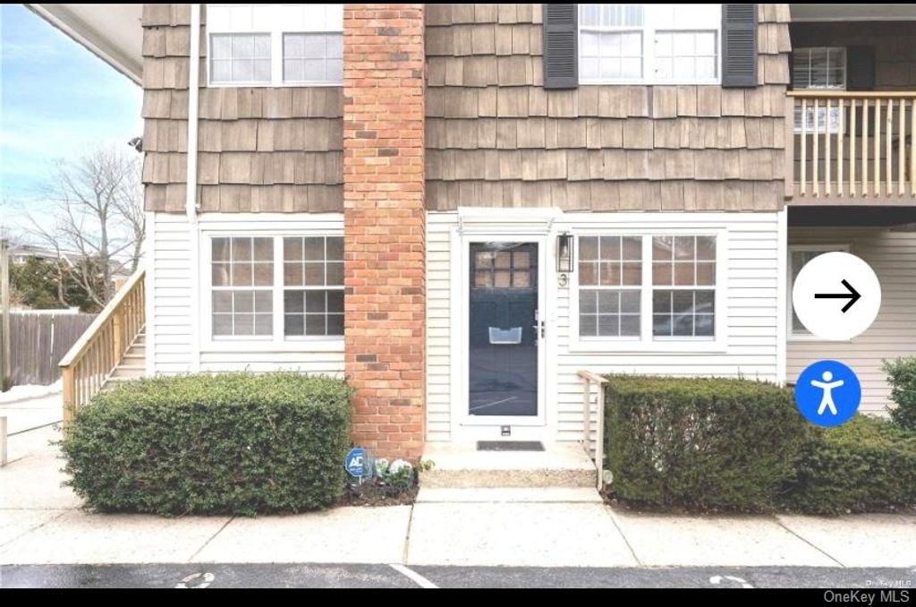 40 Canoe Place 3, Hampton Bays, NY 11946