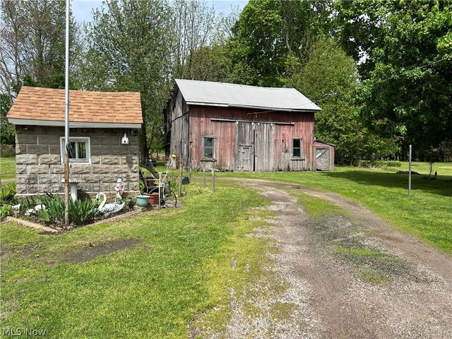 26 Daniels Avenue, Conneaut, OH 44030