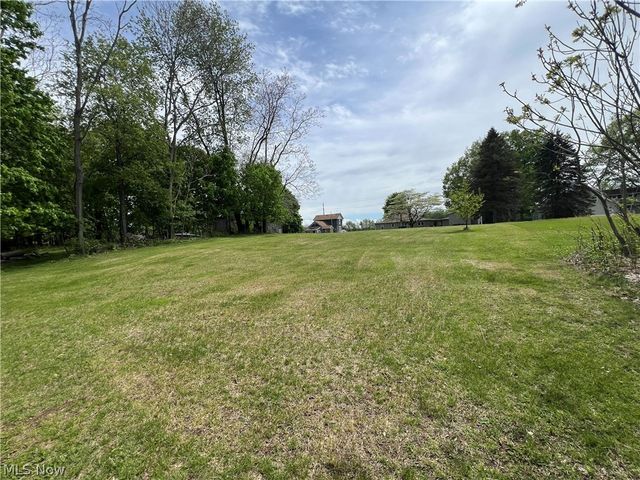 26 Daniels Avenue, Conneaut, OH 44030