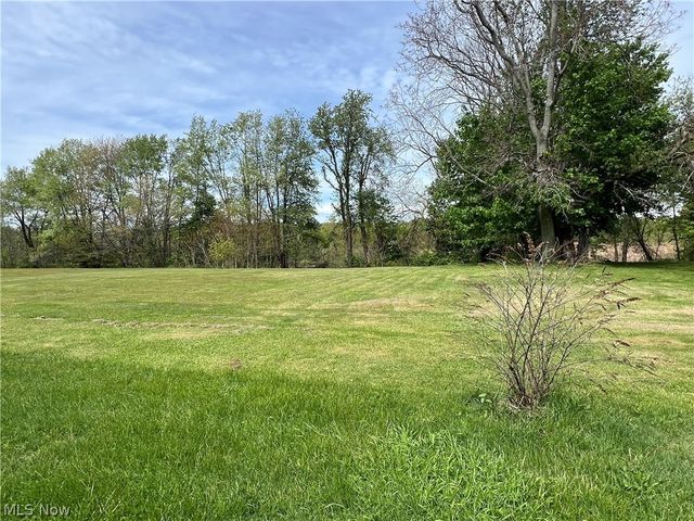 26 Daniels Avenue, Conneaut, OH 44030