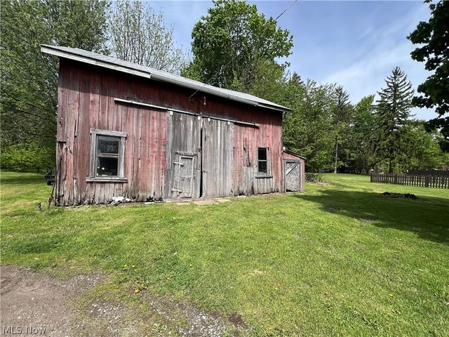 26 Daniels Avenue, Conneaut, OH 44030
