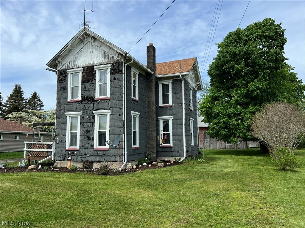 26 Daniels Avenue, Conneaut, OH 44030