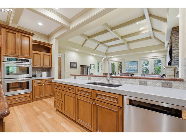 17410 UPPER CHERRY Ln, Lake Oswego, OR 97034