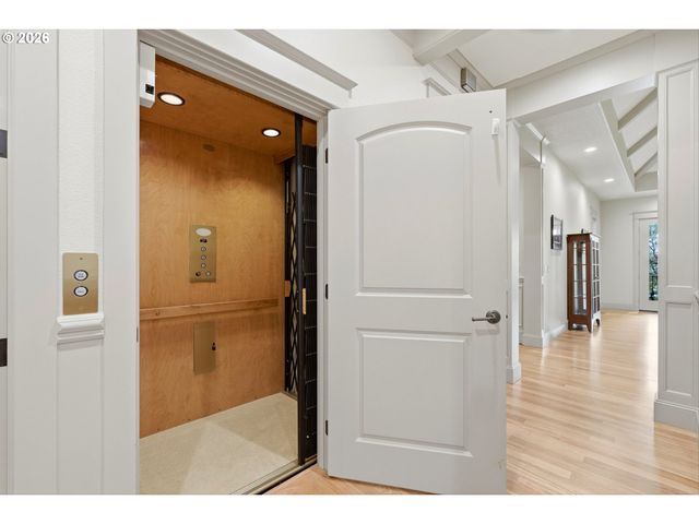 17410 UPPER CHERRY Ln, Lake Oswego, OR 97034