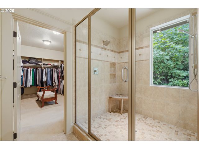17410 UPPER CHERRY Ln, Lake Oswego, OR 97034