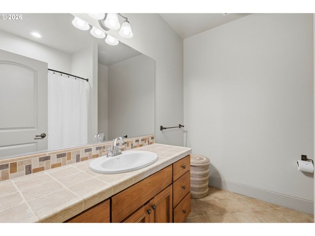 17410 UPPER CHERRY Ln, Lake Oswego, OR 97034