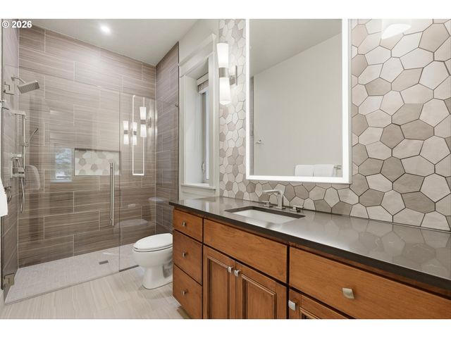 17410 UPPER CHERRY Ln, Lake Oswego, OR 97034