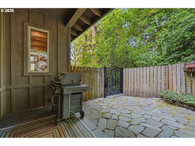 17410 UPPER CHERRY Ln, Lake Oswego, OR 97034