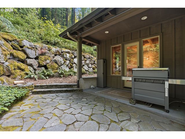 17410 UPPER CHERRY Ln, Lake Oswego, OR 97034