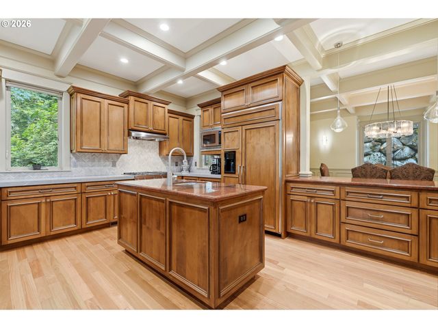 17410 UPPER CHERRY Ln, Lake Oswego, OR 97034
