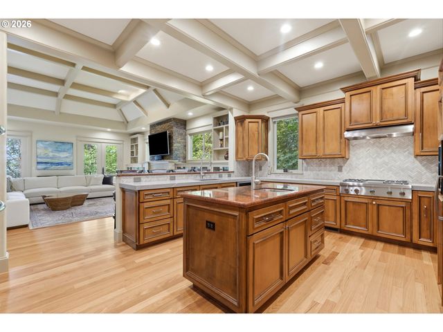 17410 UPPER CHERRY Ln, Lake Oswego, OR 97034