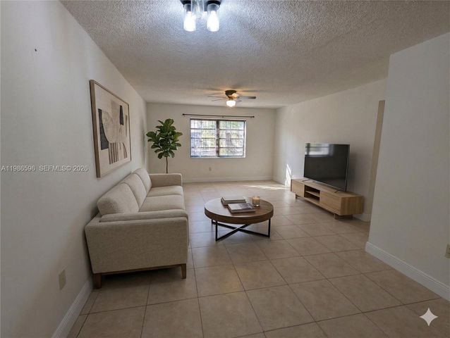 4050 NW 135th St 8-9, Opa-locka, FL 33054