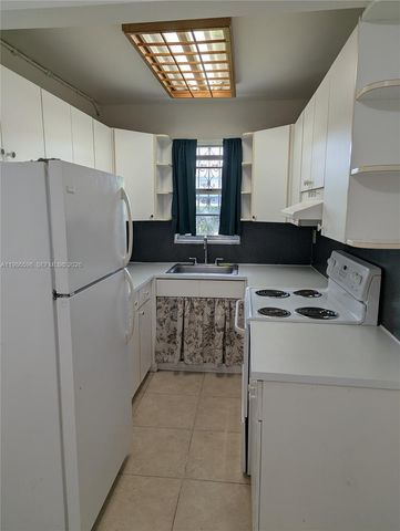 4050 NW 135th St 8-9, Opa-locka, FL 33054