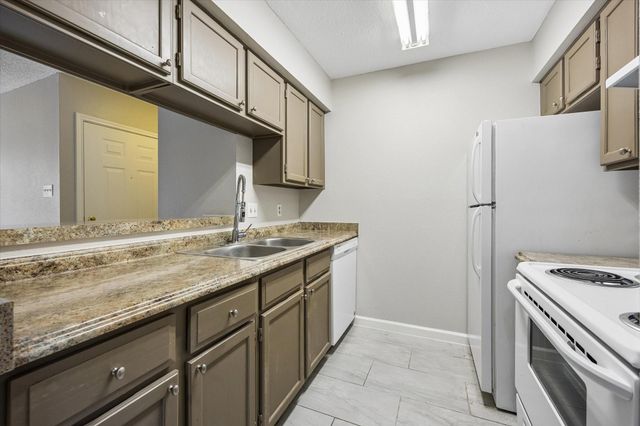2120 El Paseo Street 615, Houston, TX 77054