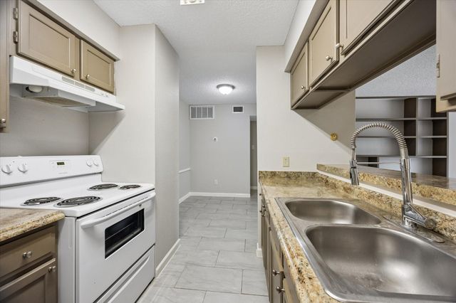 2120 El Paseo Street 615, Houston, TX 77054