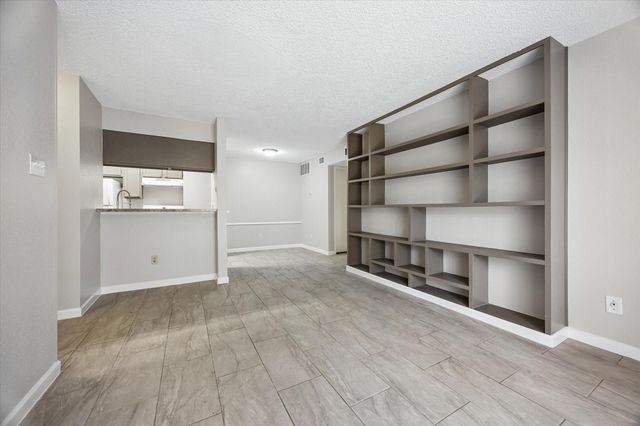 2120 El Paseo Street 615, Houston, TX 77054