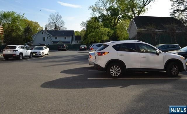 45 Maltbie Avenue 16A, Midland Park, NJ 07432