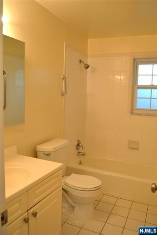 45 Maltbie Avenue 16A, Midland Park, NJ 07432