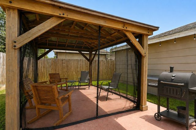 614 S Diamondhead Boulevard, Crosby, TX 77532