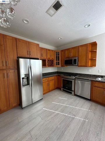 912 912 Vista Pointe Dr, San Ramon, CA 94582