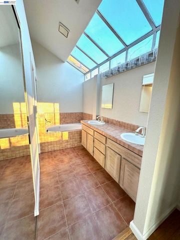 912 912 Vista Pointe Dr, San Ramon, CA 94582