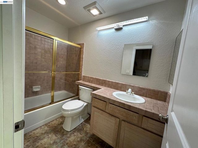 912 912 Vista Pointe Dr, San Ramon, CA 94582