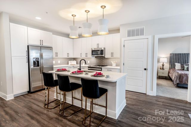 101 W Morehead Street B1, Charlotte, NC 28202