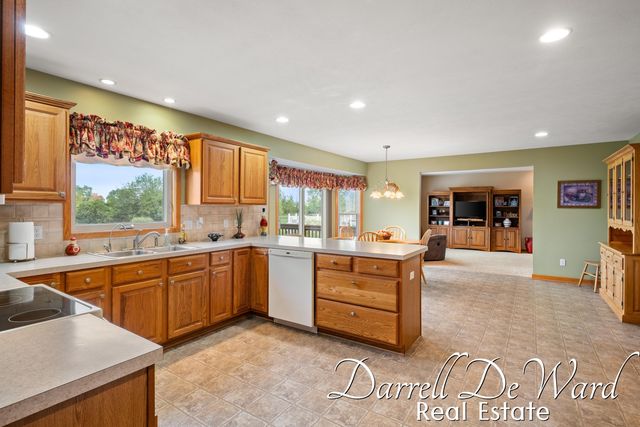 7665 Golf Meadows Drive Se, Caledonia Twp, MI 49316