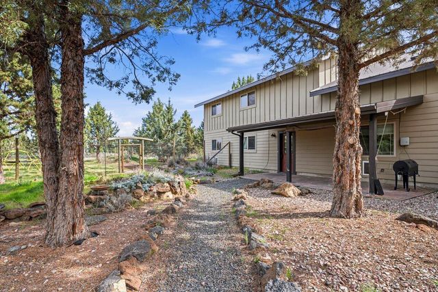 10001 SW Geneva View Road, Terrebonne, OR 97760