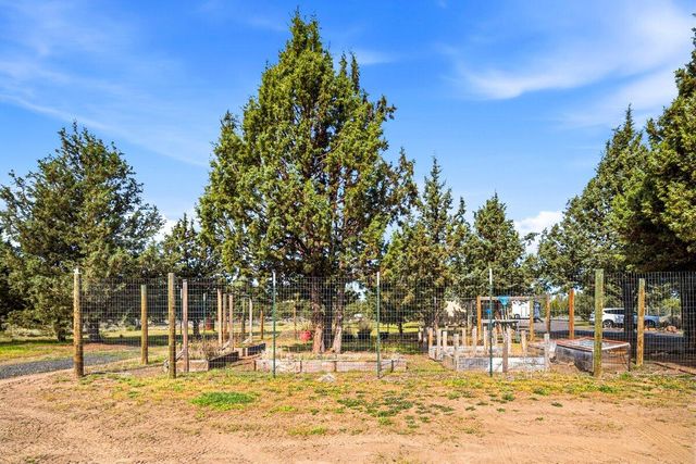 10001 SW Geneva View Road, Terrebonne, OR 97760