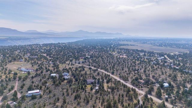 10001 SW Geneva View Road, Terrebonne, OR 97760