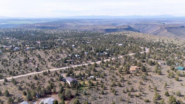 10001 SW Geneva View Road, Terrebonne, OR 97760