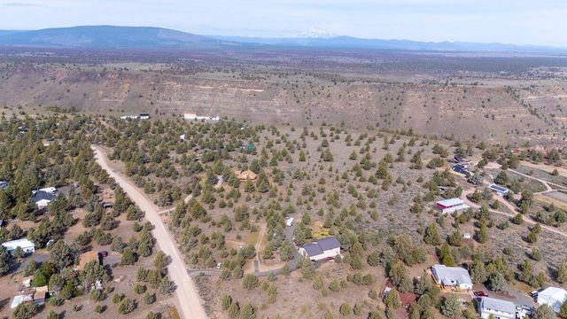 10001 SW Geneva View Road, Terrebonne, OR 97760