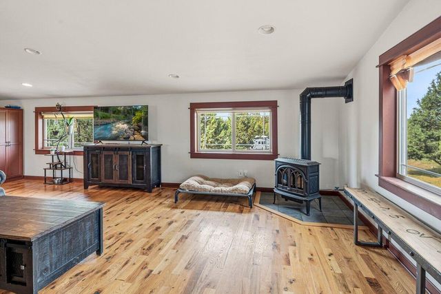 10001 SW Geneva View Road, Terrebonne, OR 97760