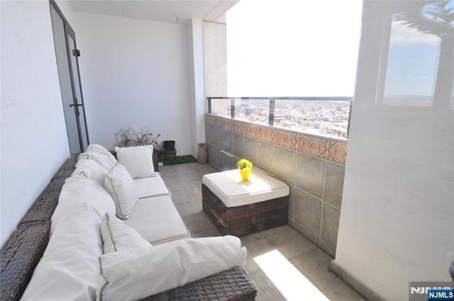 250 Gorge Road 28-I, Cliffside Park, NJ 07010